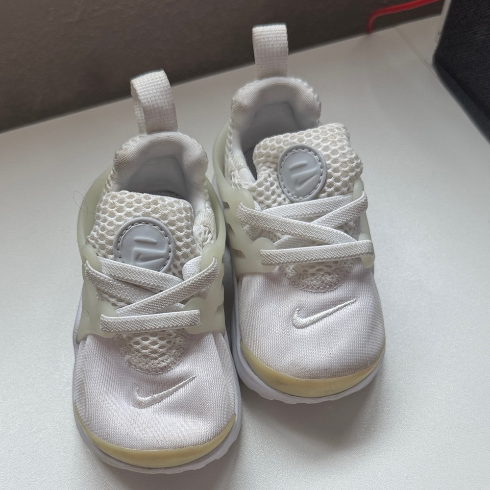 Nike Presto Kids White and Cream Sneakers